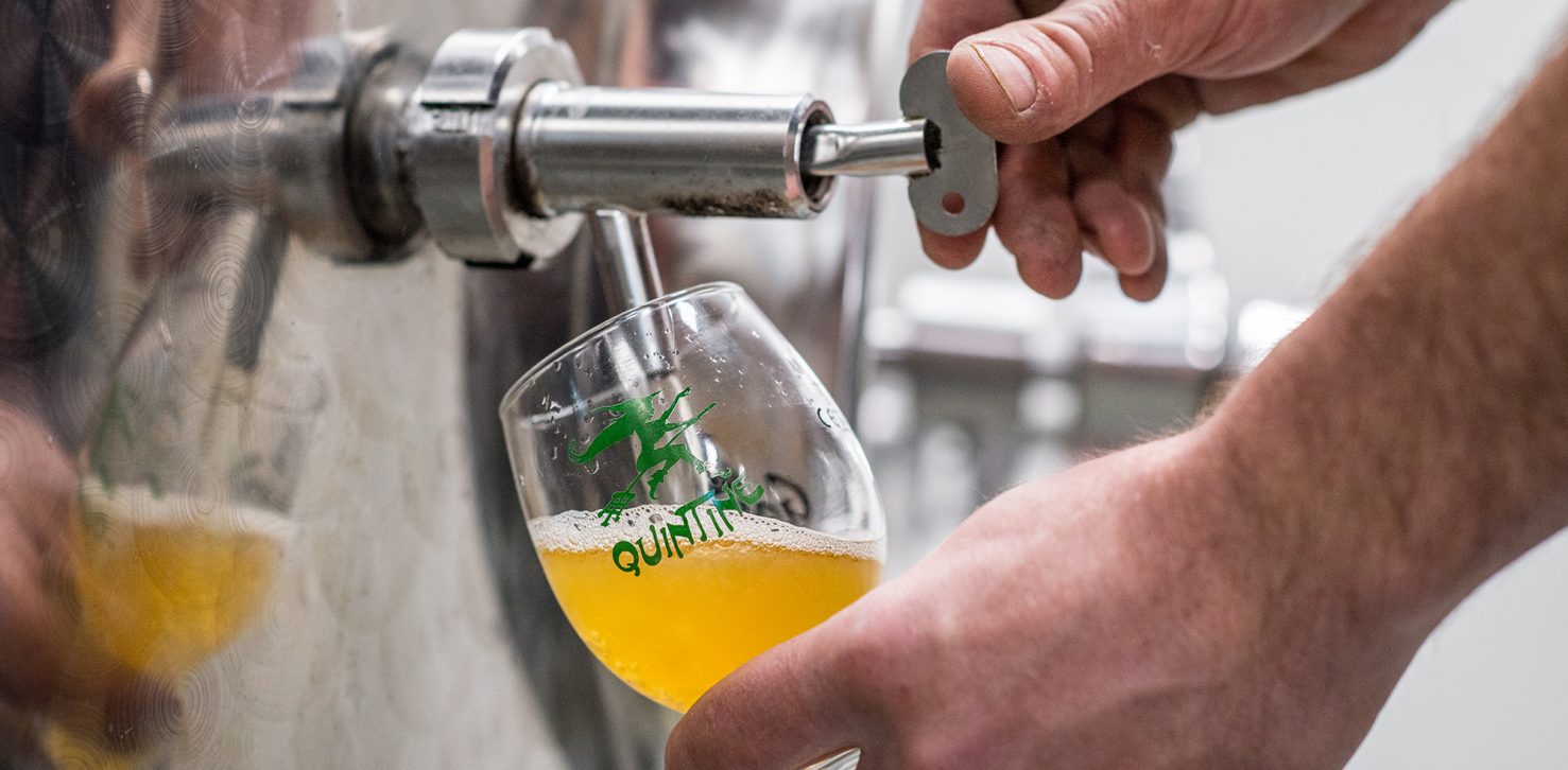 BRASSERIE DES LEGENDES – ELLEZELLES La Quintine, bière emblématique de la Brasserie des Légendes. © visitwapi - Coralie Cardon
