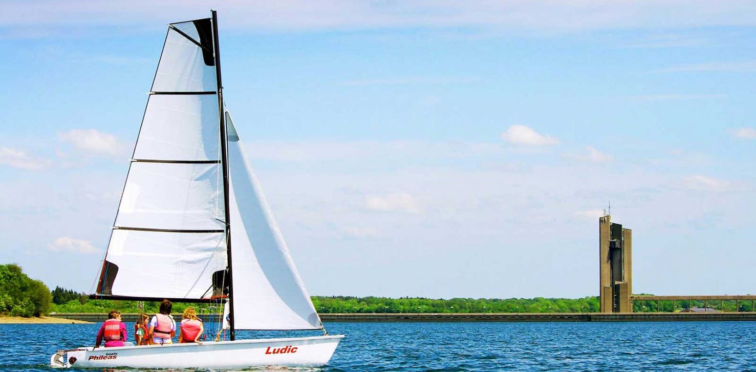 Tour en voilier aux Golden Lakes Vue sur les Lacs. © Golden Lakes Village - Lacs de l'Eau d'Heure